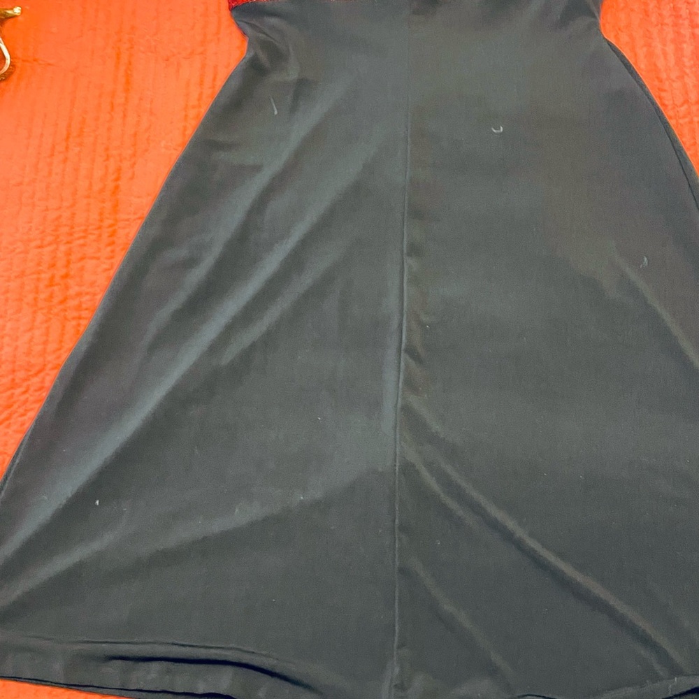 Great dress for the holidays. - Picture 6 of 7